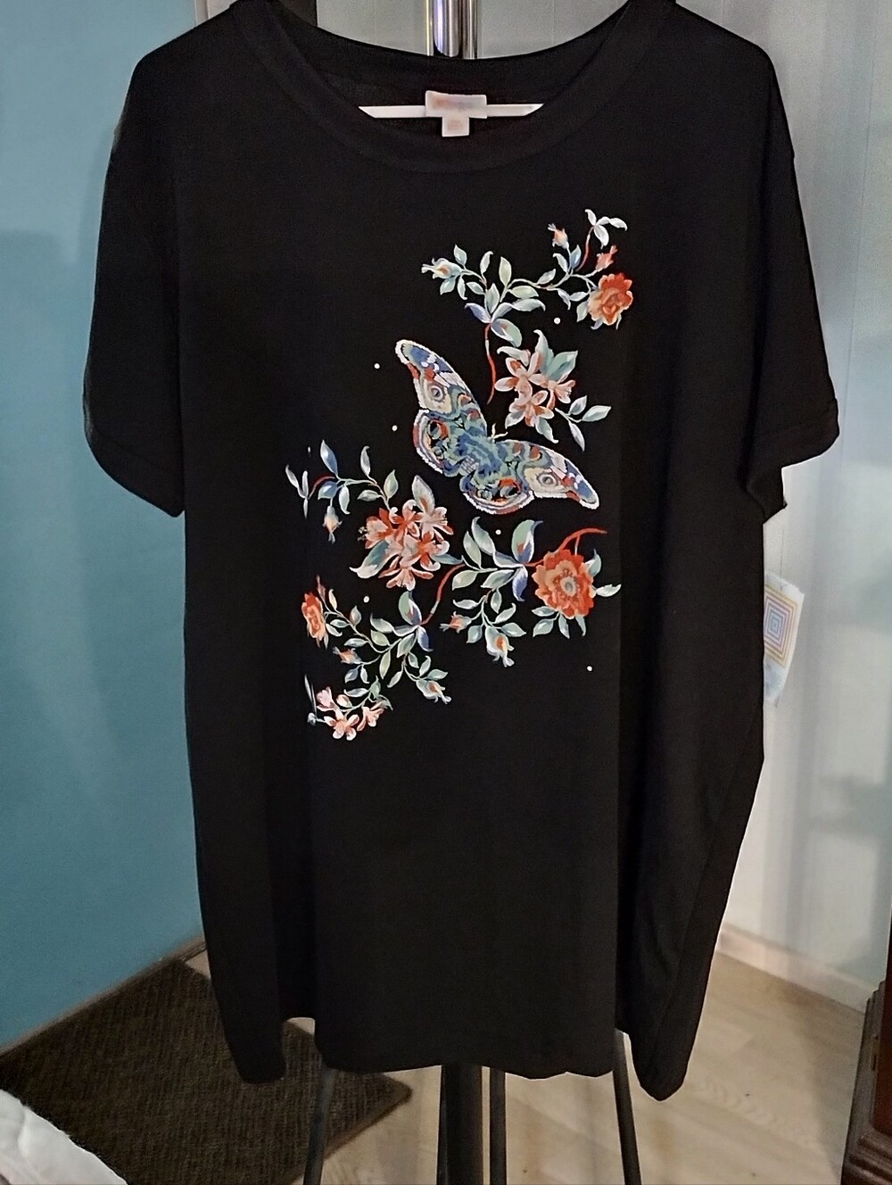 NWT Lularoe "Liv" 3xl Black Tee with Colorful Butterfly & Floral Print